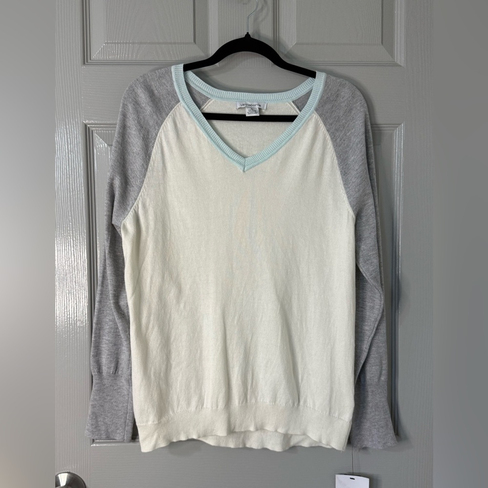 Liz Claiborne | Gray and Cream V-Neck Sweater | XL